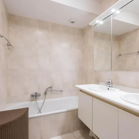 Apartment Guernsey 102 Located On The In *